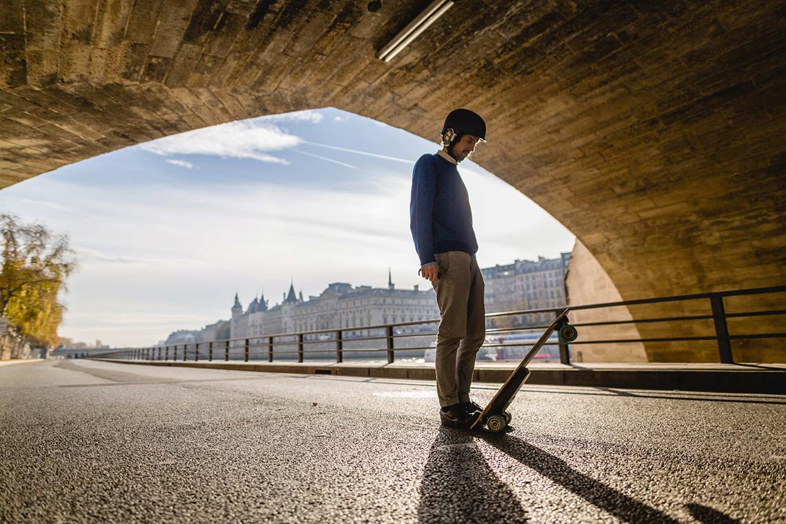 Sightseeing in Paris on an electric skateboard