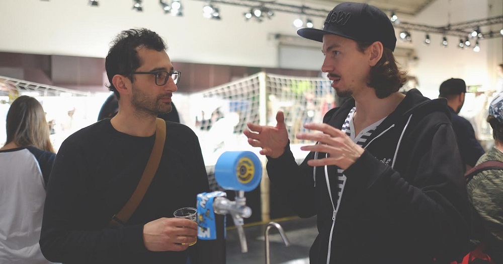 mellow-electric-skateboard-ISPO Kilian explains over a beer
